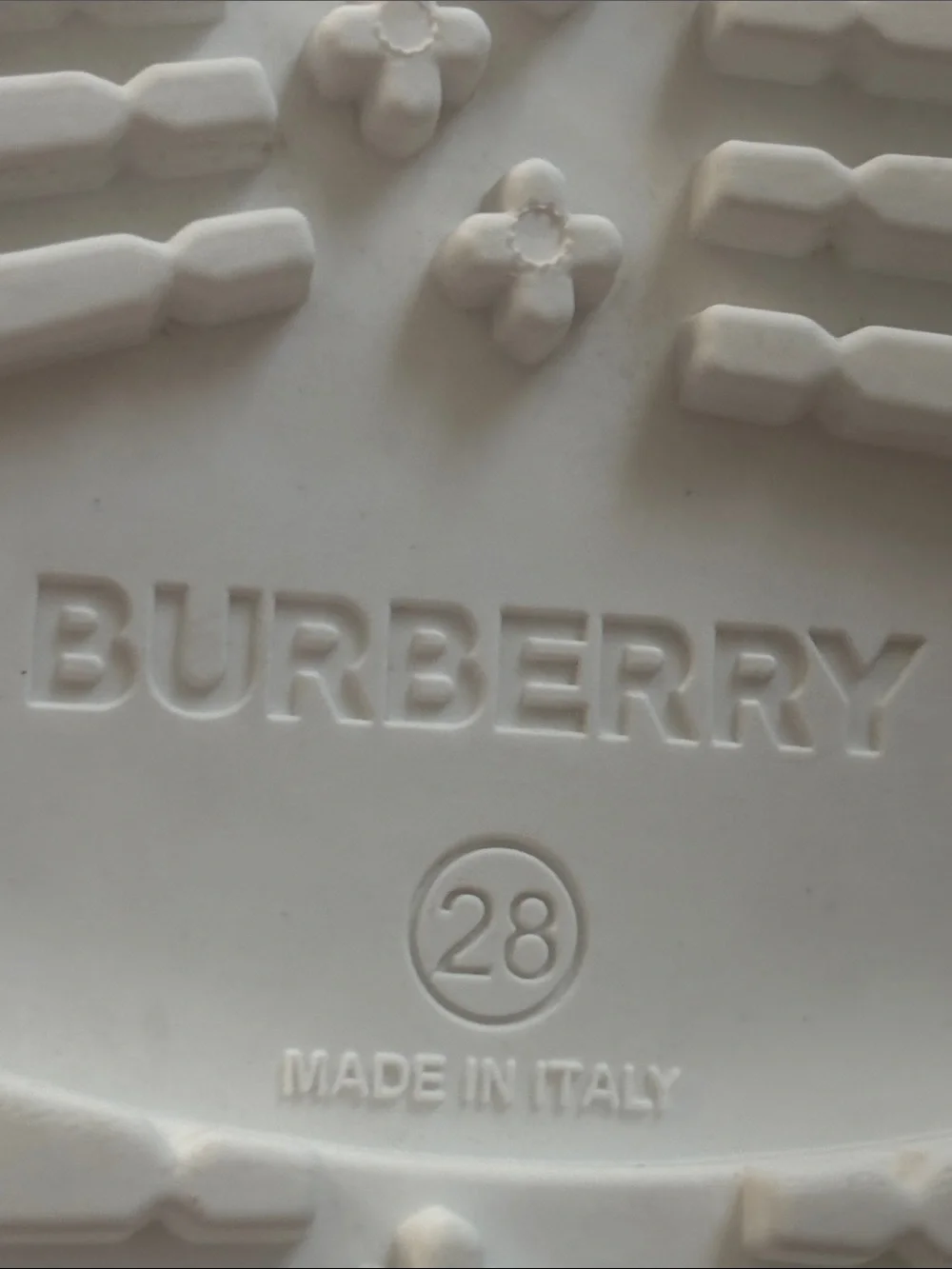 Burberry Kids Jenna Cutout Rubber Jelly Shoes Sandals in White with Logo Size 28